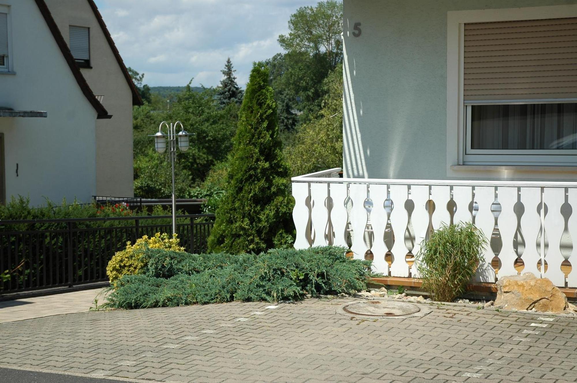 Hotel-Garni 'Zum Weinkrug' Sommerhausen Kültér fotó